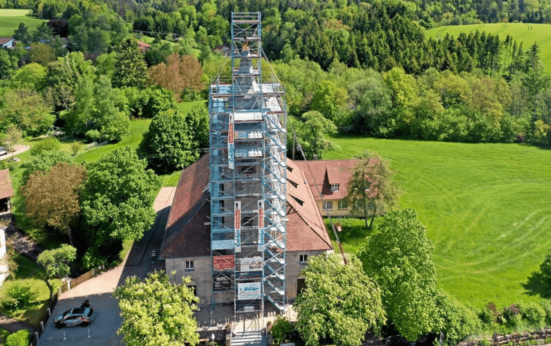 Kirchturm in neuem Glanz